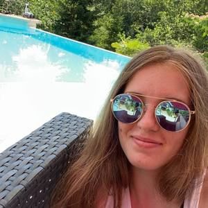 Meet your Posher, Axelle